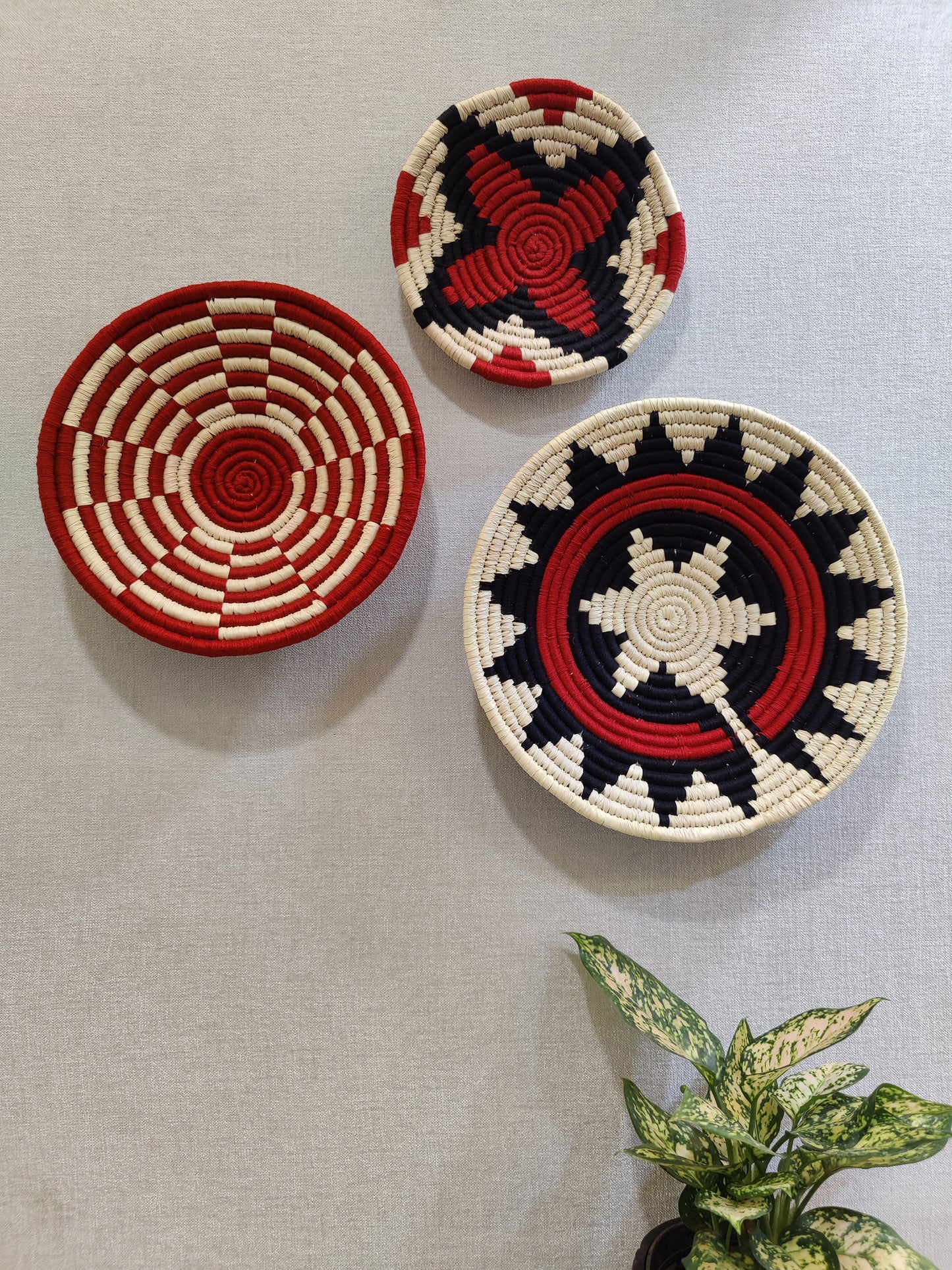 Sabai Plates SCARLET WEAVES