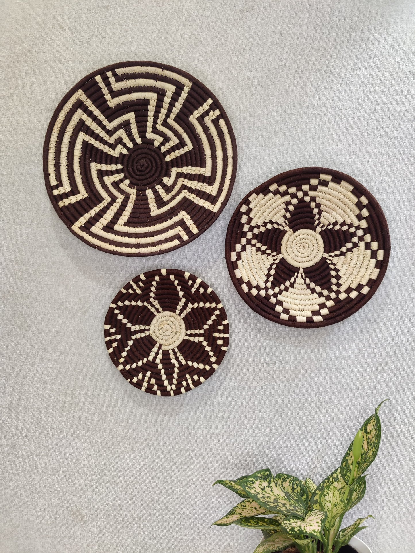 Sabai Plates WALNUT WEAVES A