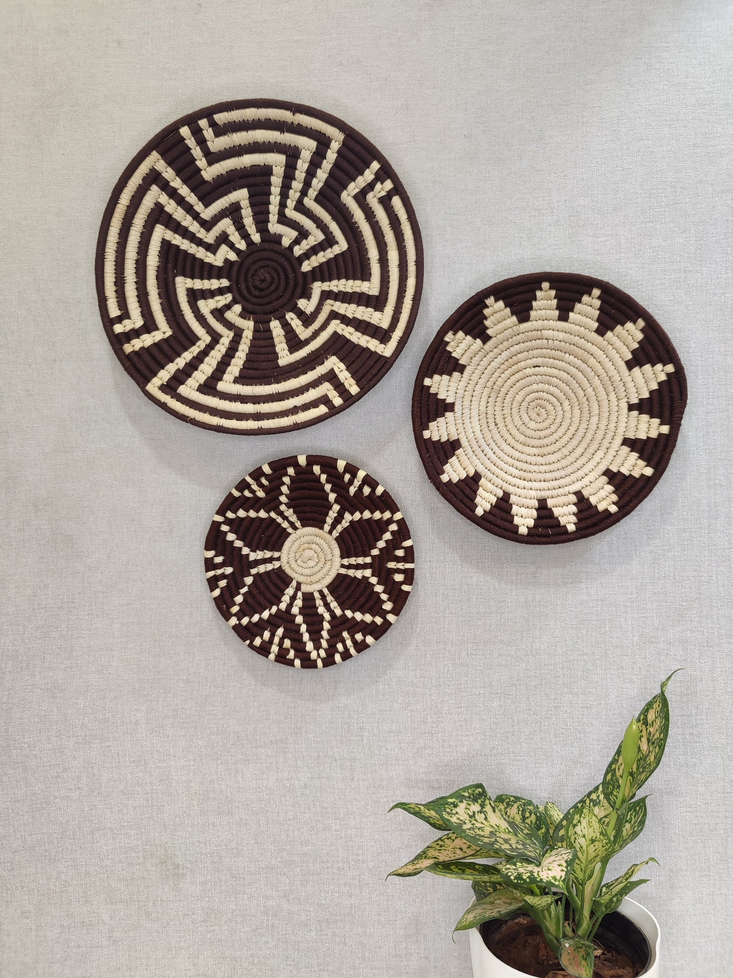 Sabai Plates WALNUT WEAVES A